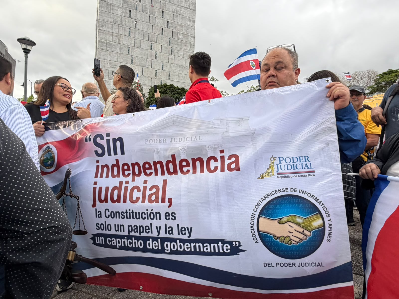 Convocatoria en defensa por la independencia judicial