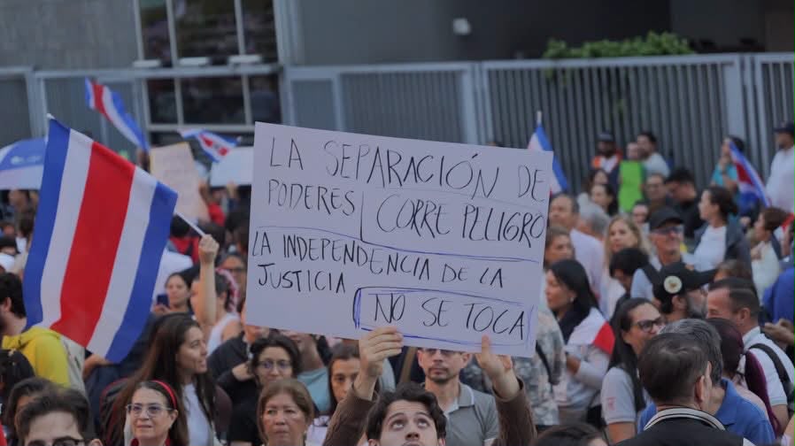 Convocatoria en defensa por la independencia judicial