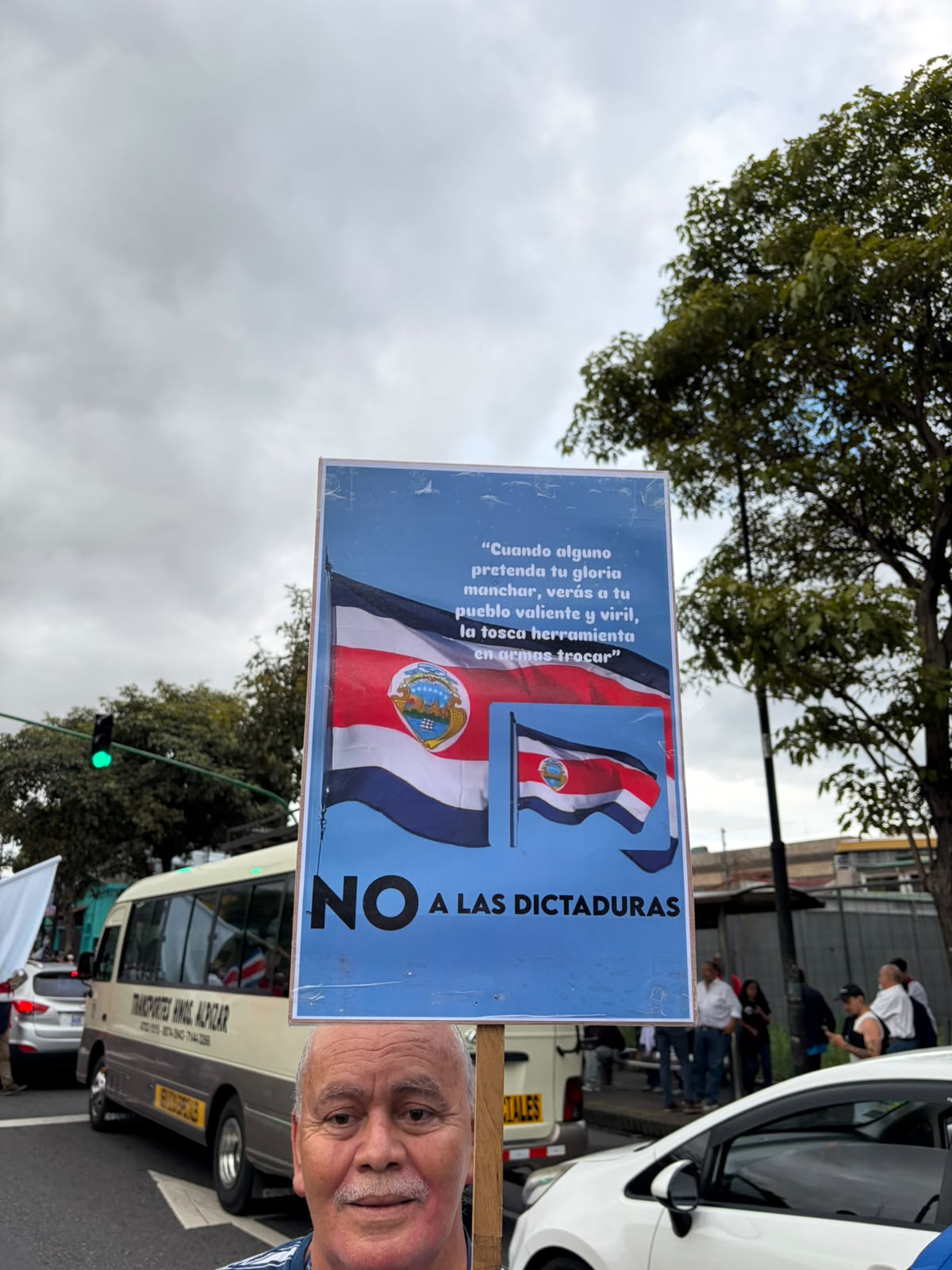 Convocatoria en defensa por la independencia judicial