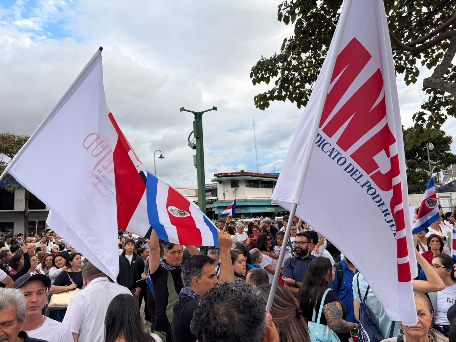 Convocatoria en defensa por la independencia judicial